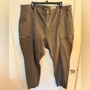 Casual cargo style Pants in Olive 24w